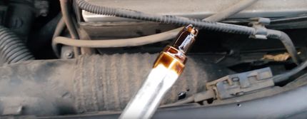 Заливает свечи зажигания