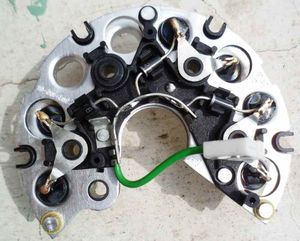 По какой причине может горит датчик аккумулятора