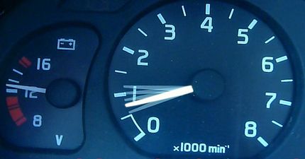 Плавают обороты на холодную