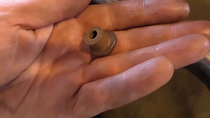 Сальник для направляющей клапана ВАЗ 2104 Сальник для поломанной направляющей