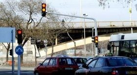 Глохнет на светофоре