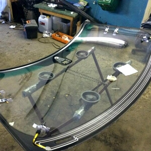 Замена лобового стекла Мазда Демио