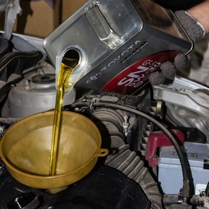 Замена масла в двигателе Toyota Corona/Caldina