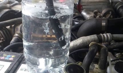 Проверка прокладки ГБЦ с помощью бутылки