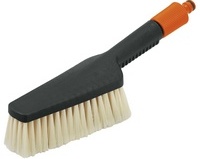 Щетка для мытья с насадкой для шланга