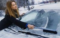 Очистка стекла от снега