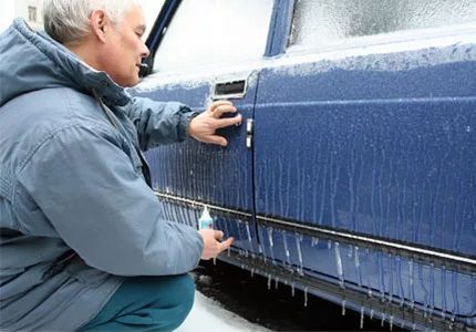 Как разморозить автомобильный замок