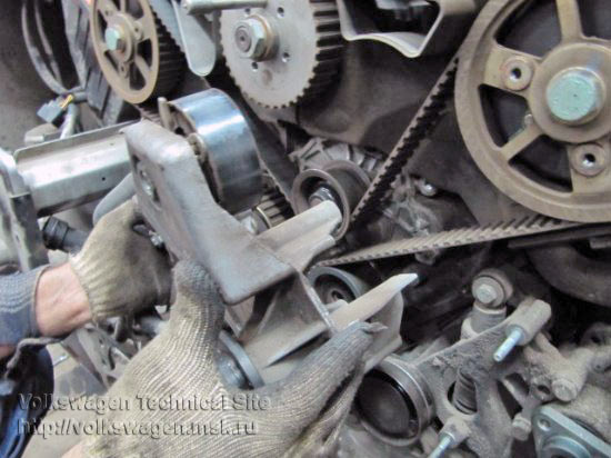 Замена ремней привода ГРМ и ТНВД на Audi A6 2.5 TDI V6