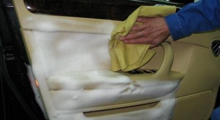 Очиститель ткани салона автомобиля