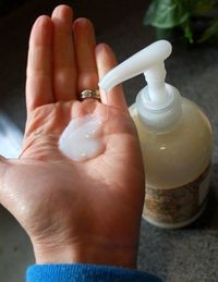 Как отмыть руки от смазки