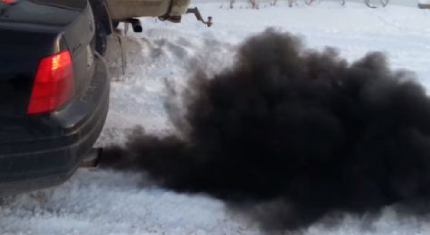 Черный дим из выхлопной