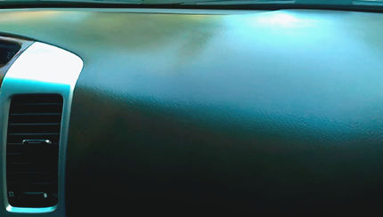 Результат нанесение крема от загара на панель Торпеда после нанесения крема