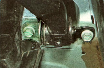 Крепление сайлентблоков к кузову на Шевроле Авео Т300 Крепление сайлентблоков к кузову на Шевроле Авео Т300