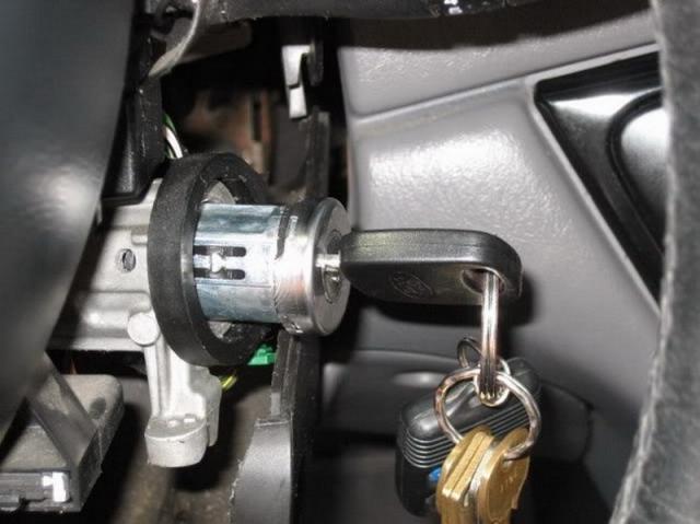 Ford Focus I ignition switch cylinder replacement. How to