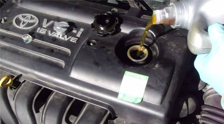 Замена моторного масла в Киеве - цены на замену масла в двигателе в СТО Тойота Автосамит