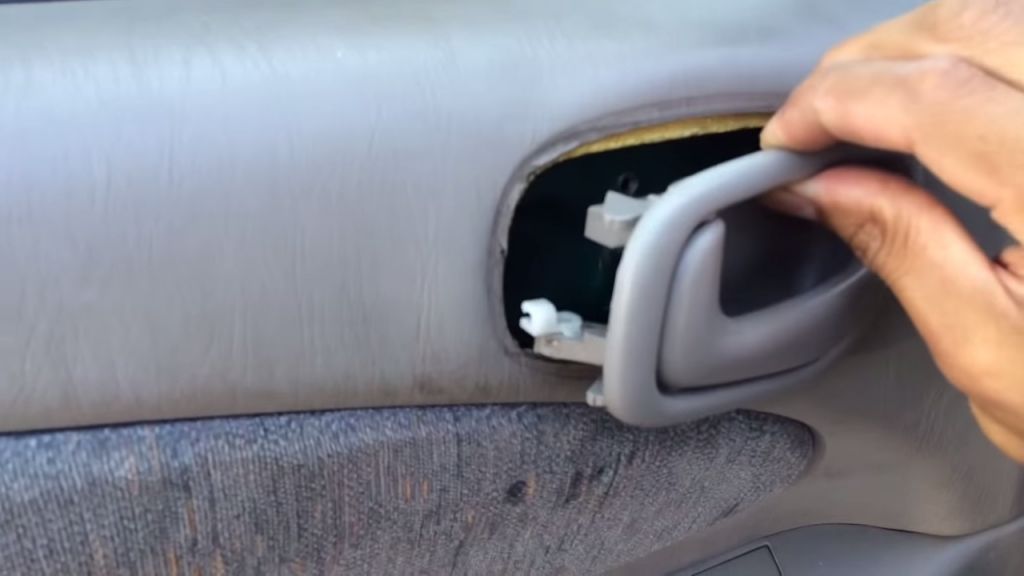 Как снять обшивку дверей на Камри SV? | slep-kostroma.ru - форум автомобилей Toyota