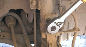 Замена передних стоек амортизаторов на Лансер 10