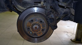 Замена задних тормозных дисков Volkswagen Touareg в Москве