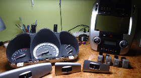 Установка панели регулировки подсветки приборов на Kia Cerato